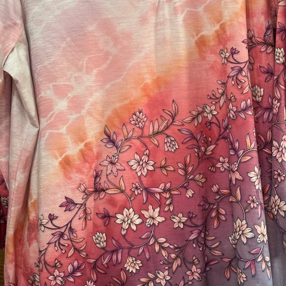 One World size 2X pink ombré floral print 3/4 ruched tie cuff sleeve v neck top - Picture 2 of 9